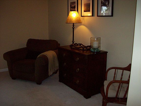 4th image of 427 Westfield Dr