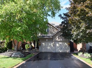 35 Eringate Dr, Hamilton, ON L8J3Y4