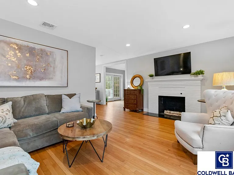 6 Risley Rd — Photo 2