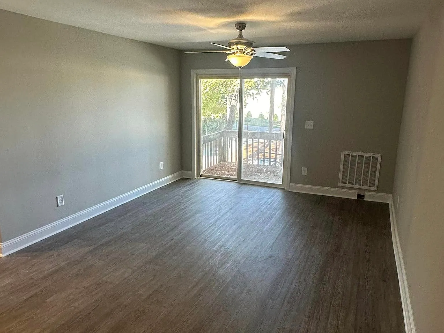 1 bed, 900 sqft, $1,200 — Photo 4