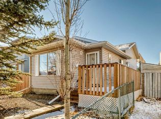 27 E Martinview Cres NE, Calgary, AB T3J 2S2
