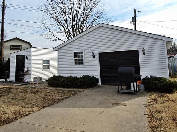 3rd image of 2916 Cravens Ave