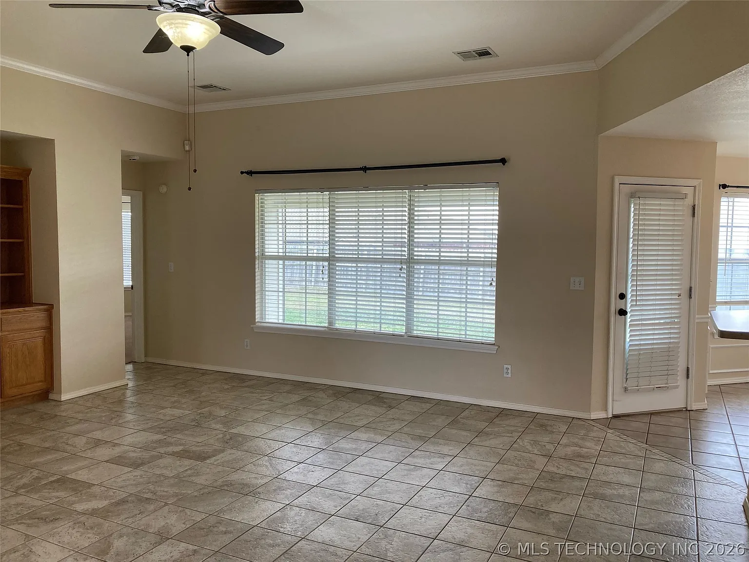 4 bed, 2.0 bath, 2006 sqft, $1,895 — Photo 3