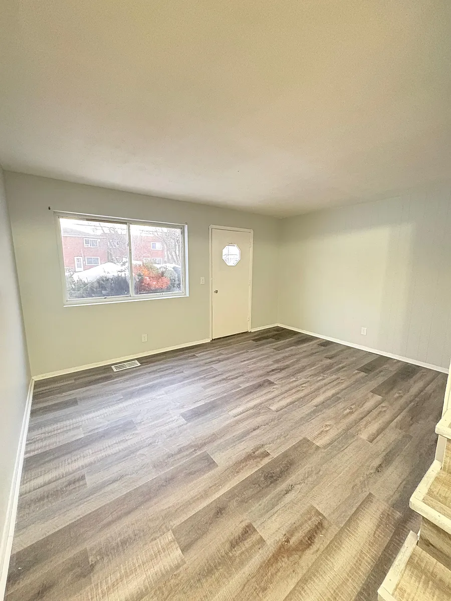 Building Photo - 5974 Glenway Dr #A