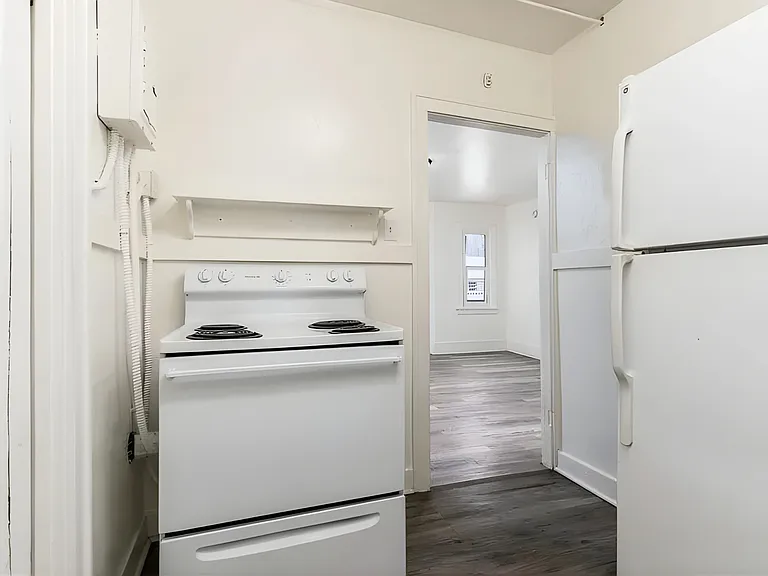 723 W Lewis St — Photo 15