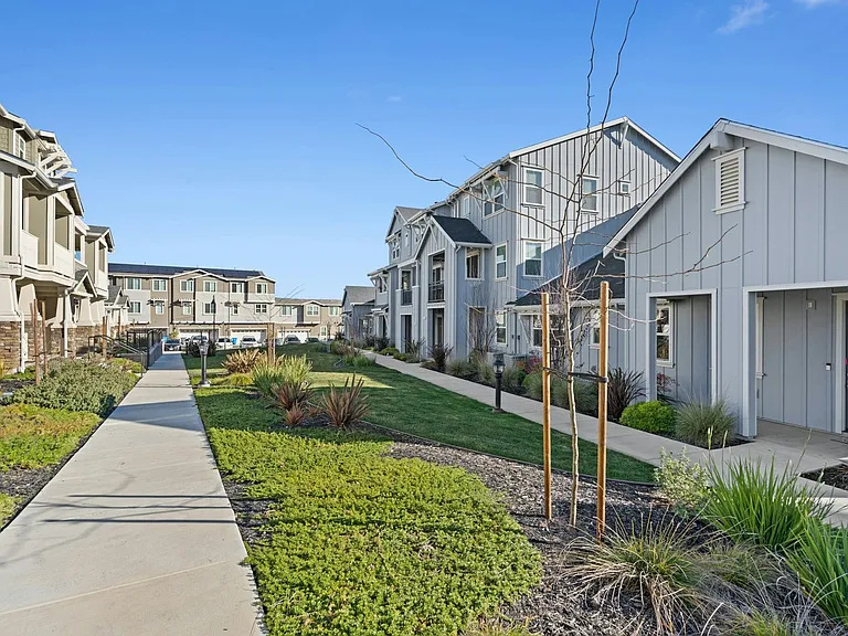 6429 Laguna Seca Ln — Photo 30