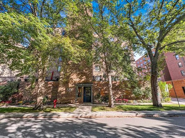 525 Grove St APT 4D, Evanston, IL 60201