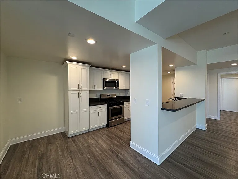 14934 Burbank Blvd #202 — Photo 6