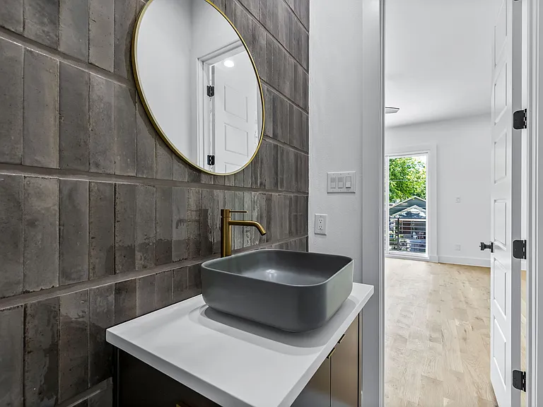 410 Avenue L #B — Photo 6