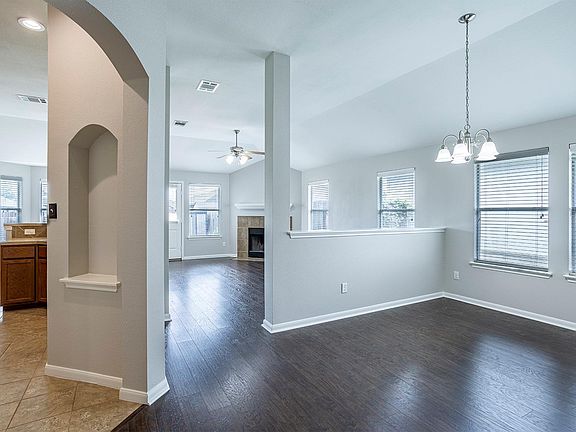 3rd image of 15104 Meredith Ln