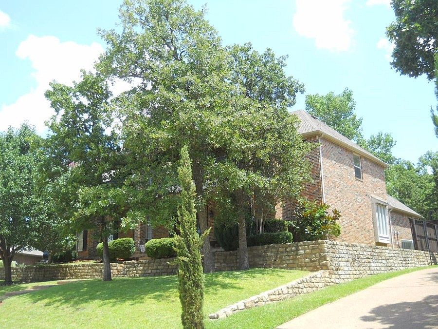 2nd image of 1207 Wellington Dr