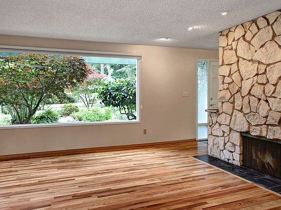 4th image of 1424 NW 204th Pl