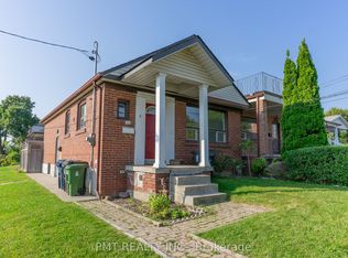 3 Venn Cres, Toronto, ON M6M 1S3