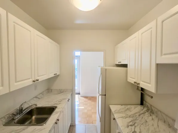 Heathmuir Tower at 450 Walmer Road