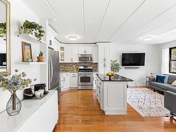 3rd image of 415 Carlton Ave APT A