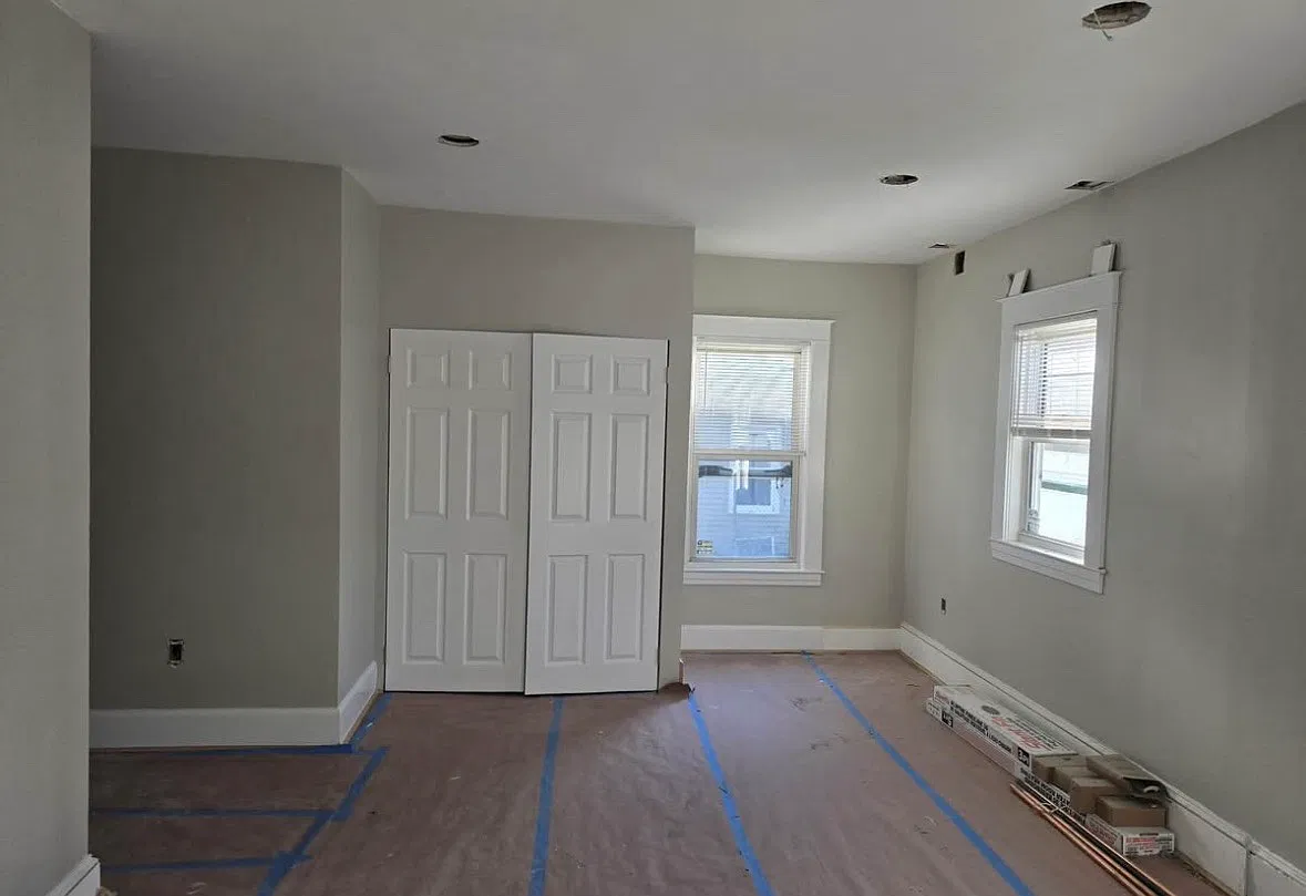3 bed, $2,330 — Photo 2