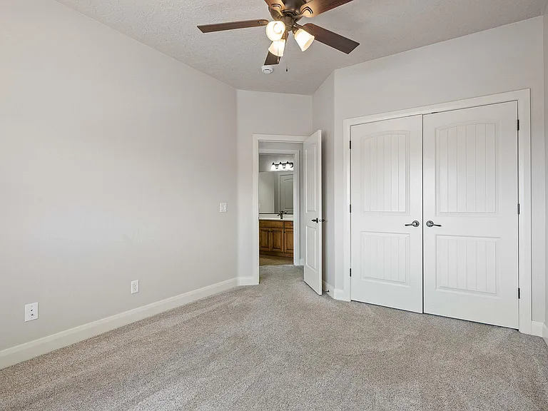 935 E Crooked Creek Dr — Photo 20
