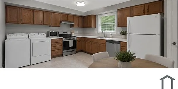 3 bed, 900 sqft, $1,550 — Photo 3