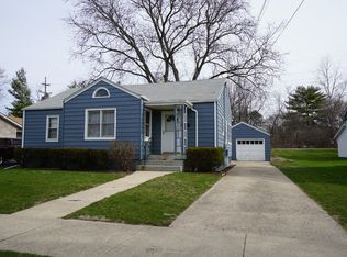 23 Lincoln Ave, Dundee, IL 60118