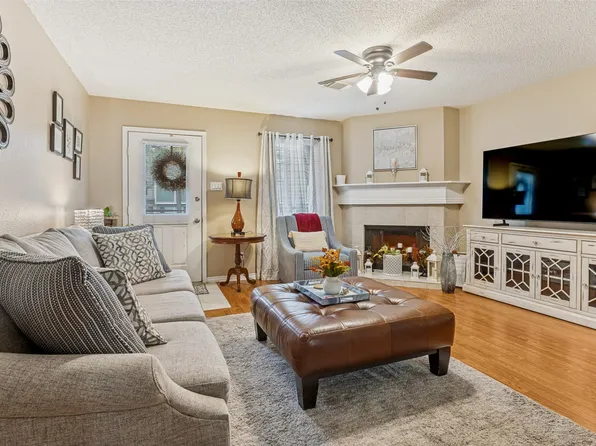 22 Abbey Rd, Euless, TX 76039