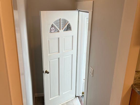 5th image of 50 Ashton St Floor 1