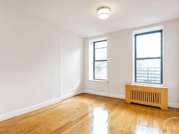 4th image of 426 W 49th St APT 3D