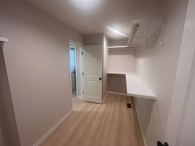 648 W Brook Hollow Rd — Photo 13