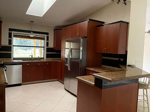 3rd image of 1566 SE Cutorro Avenue