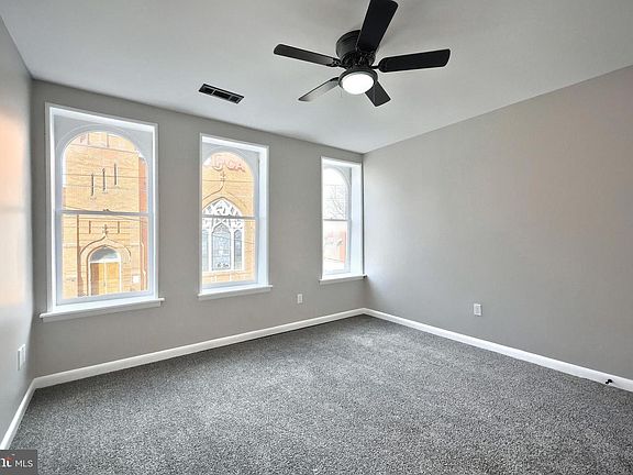 4th image of 240 E King St
