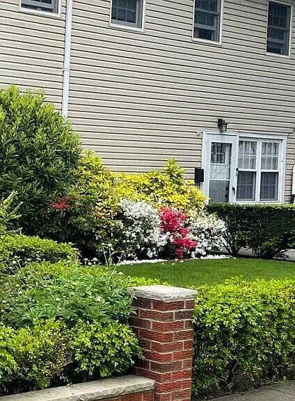 11 Lyman Ave #1 — Photo 1