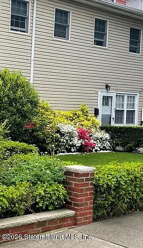 11 Lyman Ave #1 Photo 1 11 Lyman Ave #1 Photo 1
