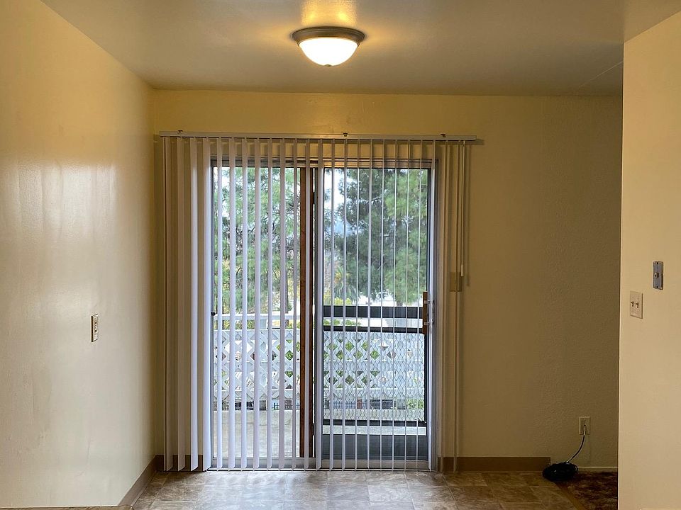 DINE-IN KITCHEN WITH BALCONY