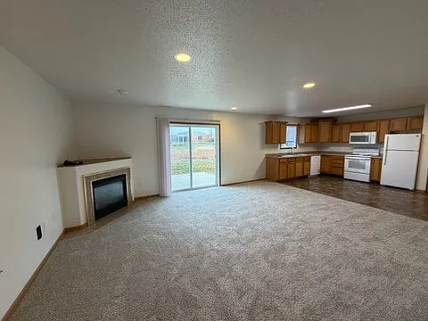 Westlake Townhomes Apartments — Photo 13