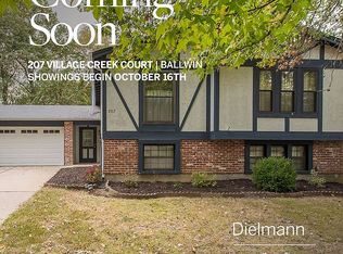 207 Village Creek Ct, Ballwin, MO