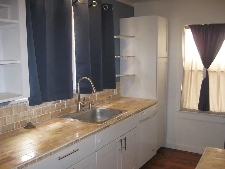140 North Ave — Photo 2