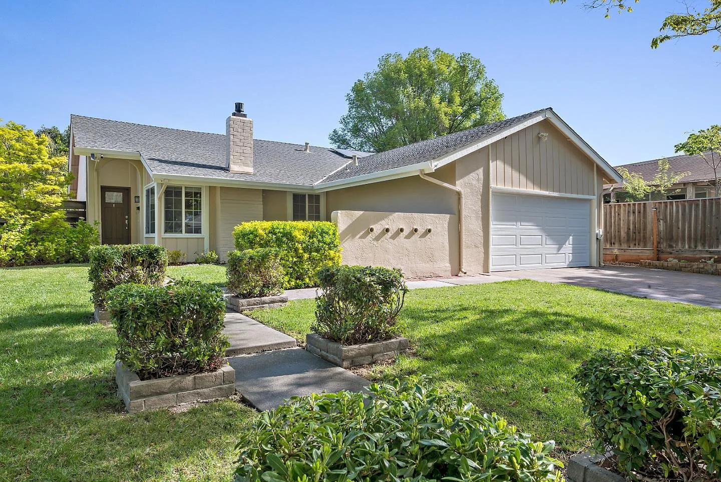 465 McCamish Ave photo 1