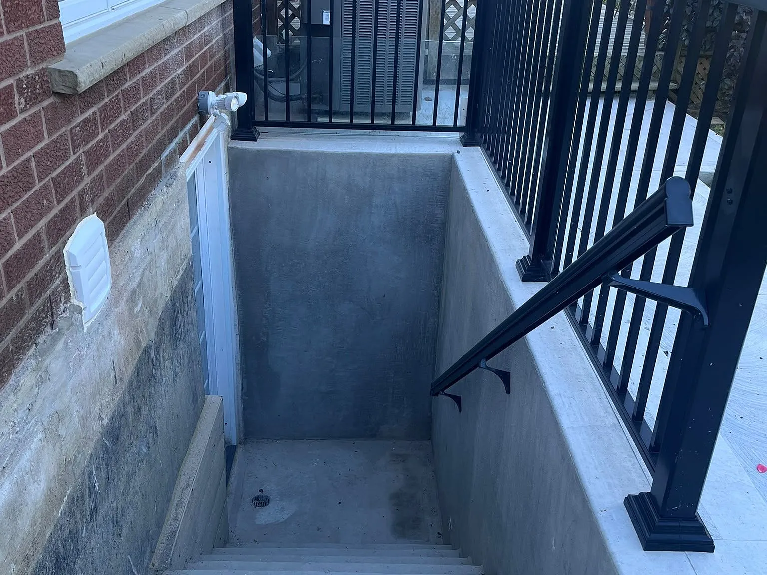 3 bed, $2,400 — Photo 3