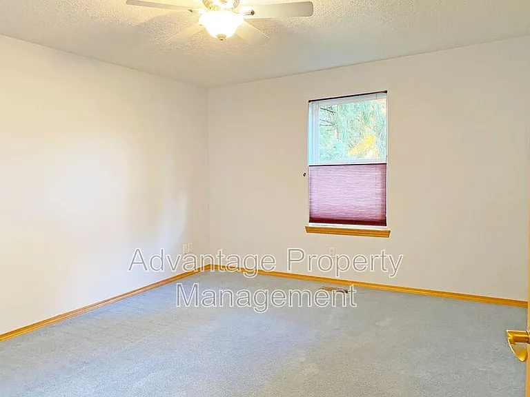 1340 SW Timian St — Photo 24