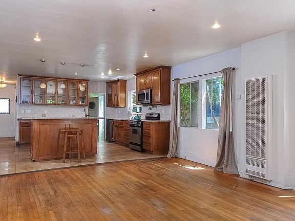 5th image of 2371 W 21st St