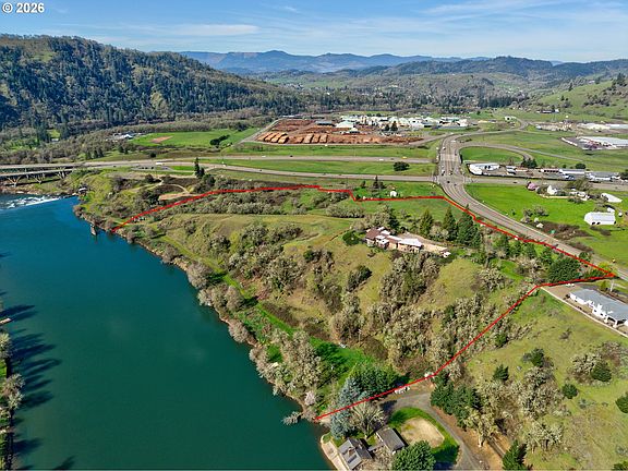 4th image of 141 Umpqua College Rd