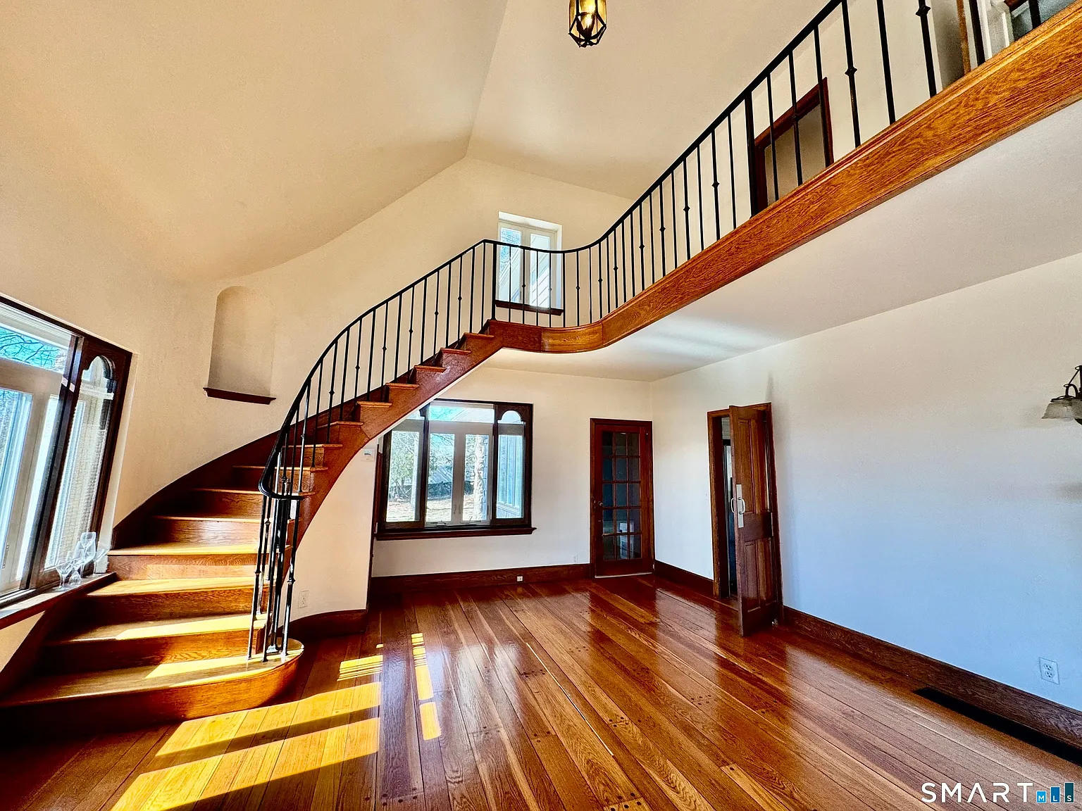 4 bed, 3.0 bath, 3204 sqft, $4,500 — Photo 2