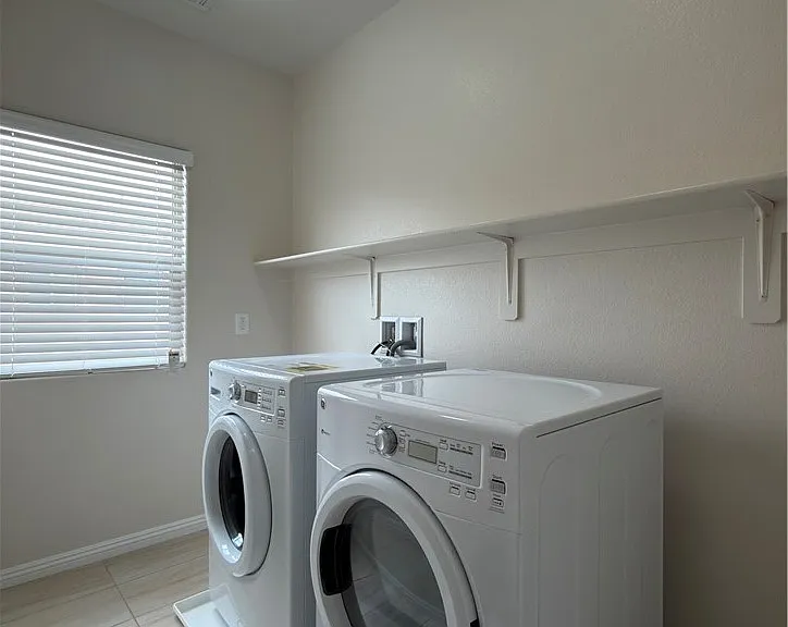 384 Monique Springs St — Photo 12