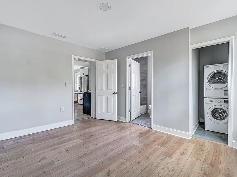 1863 W 29th St — Photo 20