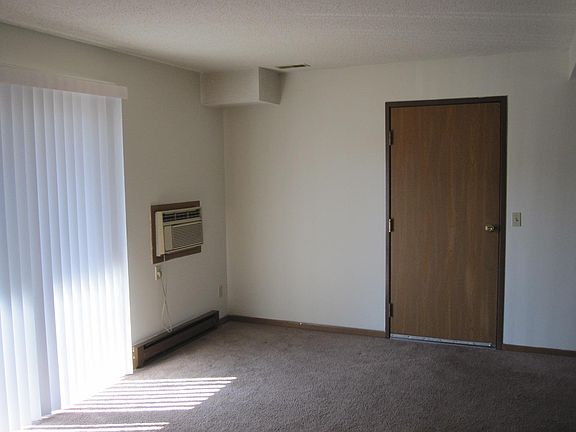 5th image of 870 E 6th St #C