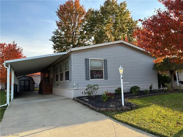 228 Pin Oak Cir, Elyria, OH 44035