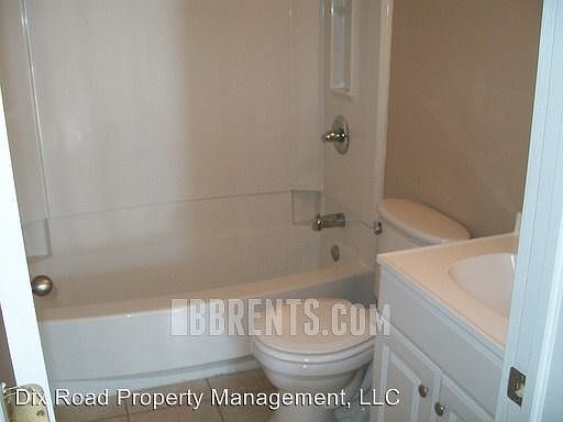 3rd image of 3421 Burbank Ave