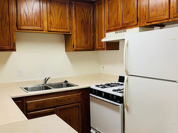 5th image of 9905 S Broadway #102
