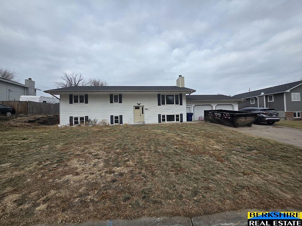 1st image of 611 Valley View Dr