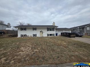 611 Valley View Dr, Ogallala, NE 69153