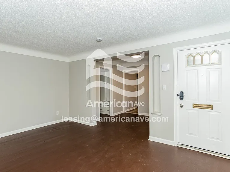 1536709_004_living_room_13904561.jpg